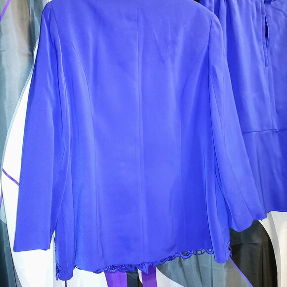 CHURCH/WORKFLOW!! 2-piece royal blue printed skirt suit - Picture 8 of 10